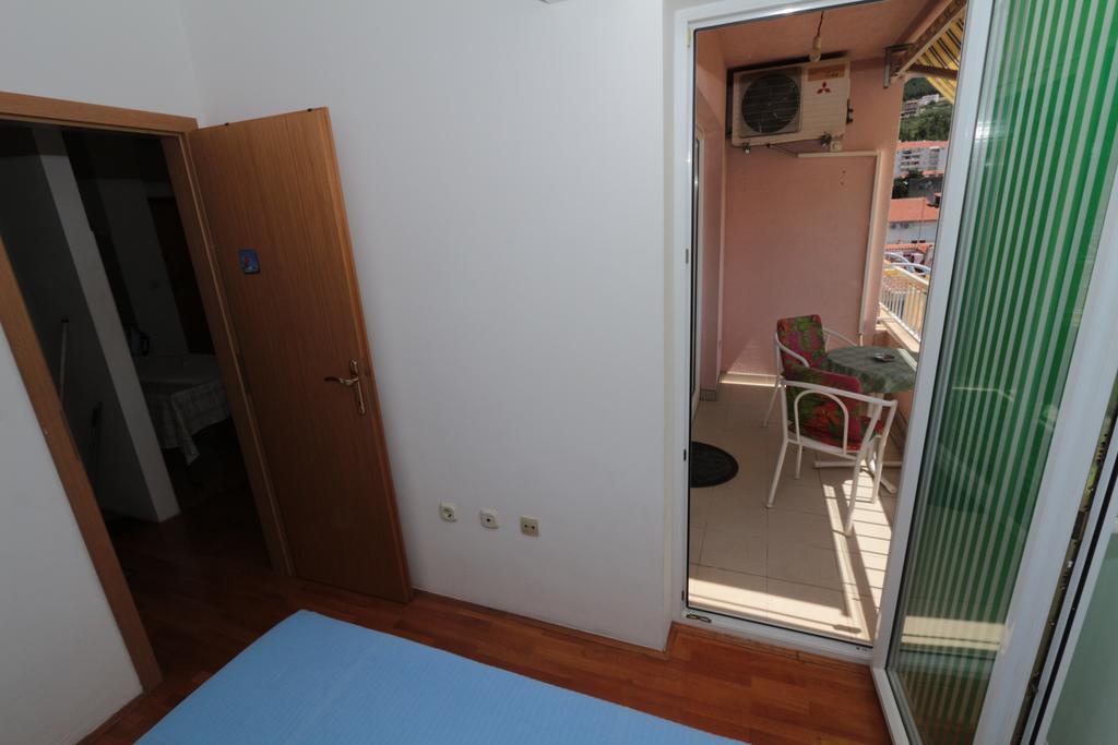 Central Beach Apartment Макарська Номер фото