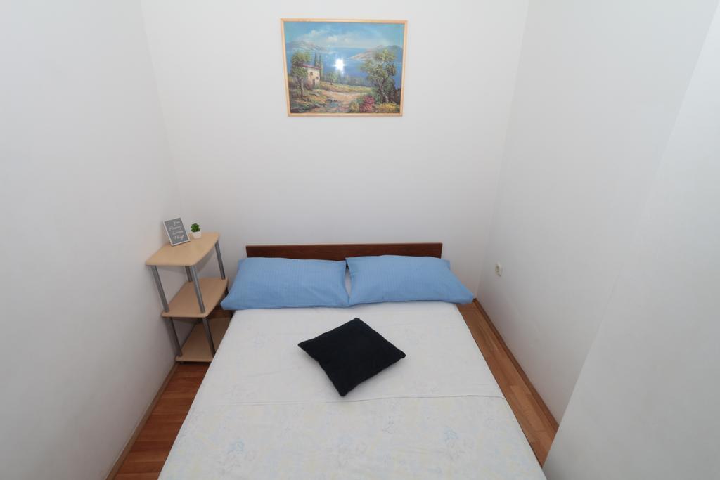 Central Beach Apartment Макарська Номер фото
