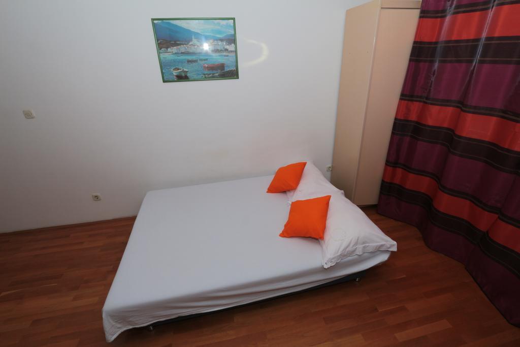 Central Beach Apartment Макарська Номер фото