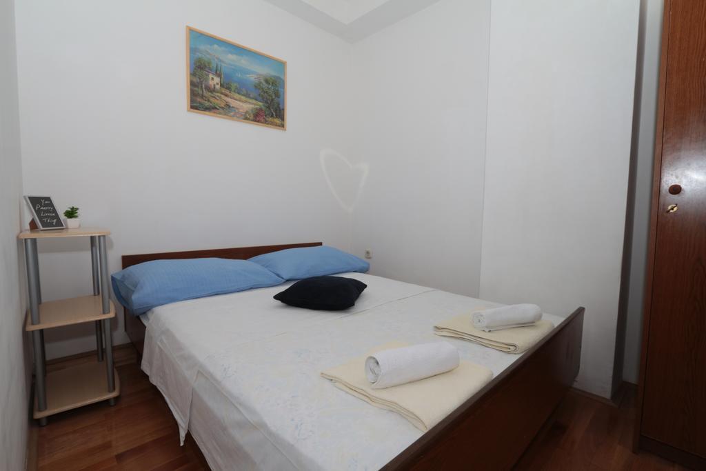 Central Beach Apartment Макарська Номер фото