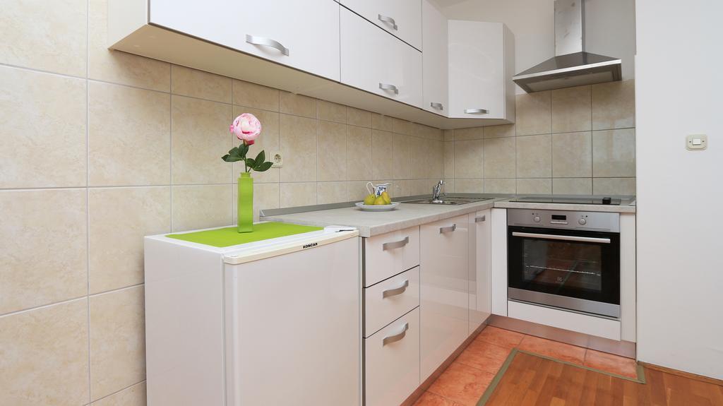 Central Beach Apartment Макарська Екстер'єр фото