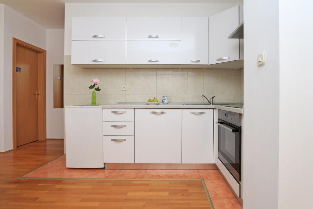 Central Beach Apartment Макарська Екстер'єр фото