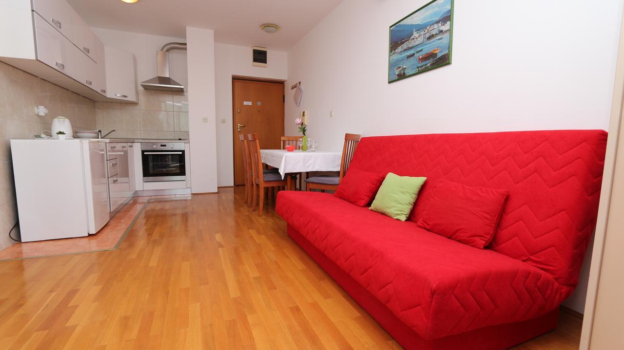 Central Beach Apartment Макарська Екстер'єр фото